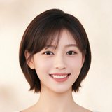 一位年轻女性用户头像，短发，自信微笑